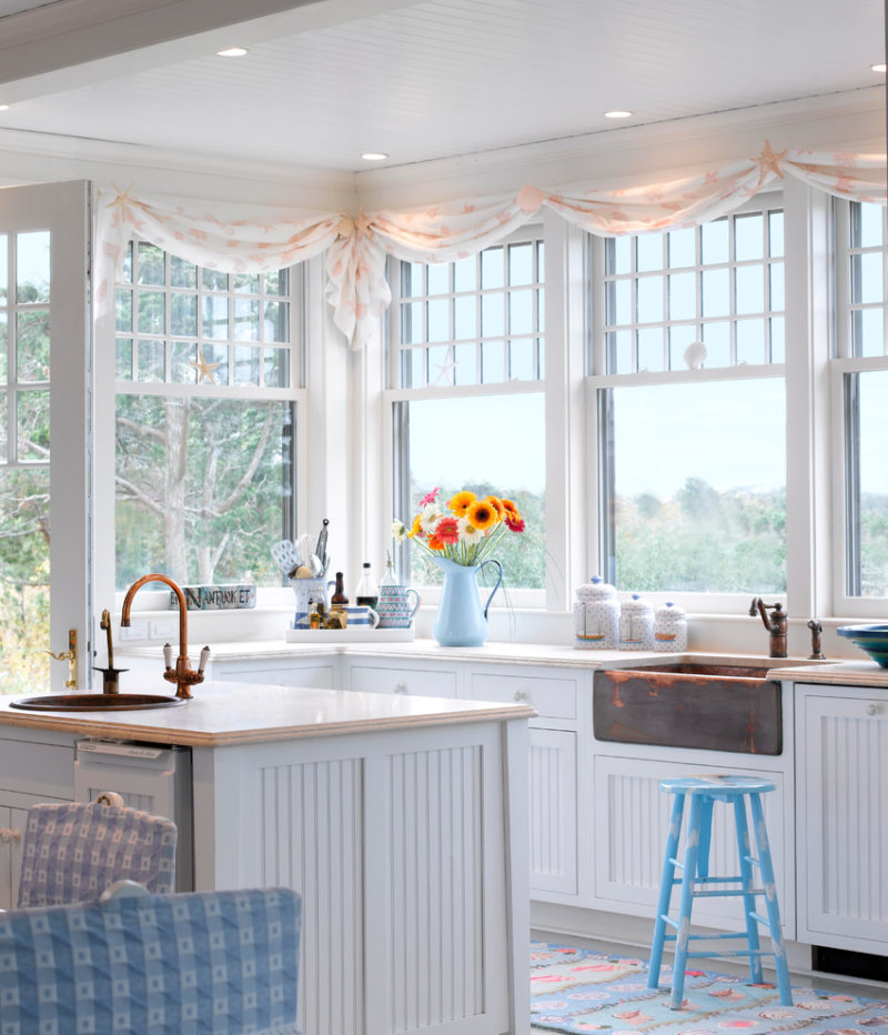 Кухня с окном в загородном доме: идеи обустройства и фото красивых примеров